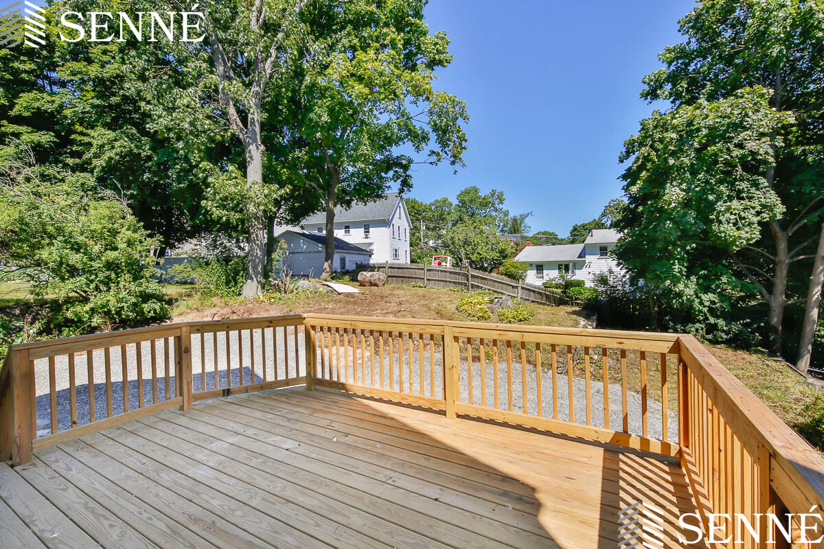 77 Rock Glen Rd, Medford