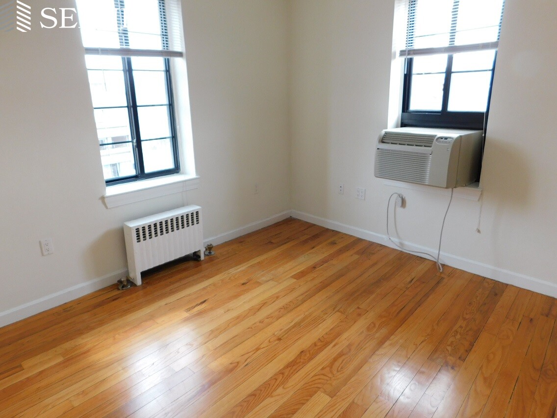 60 Brattle St, Harvard Square