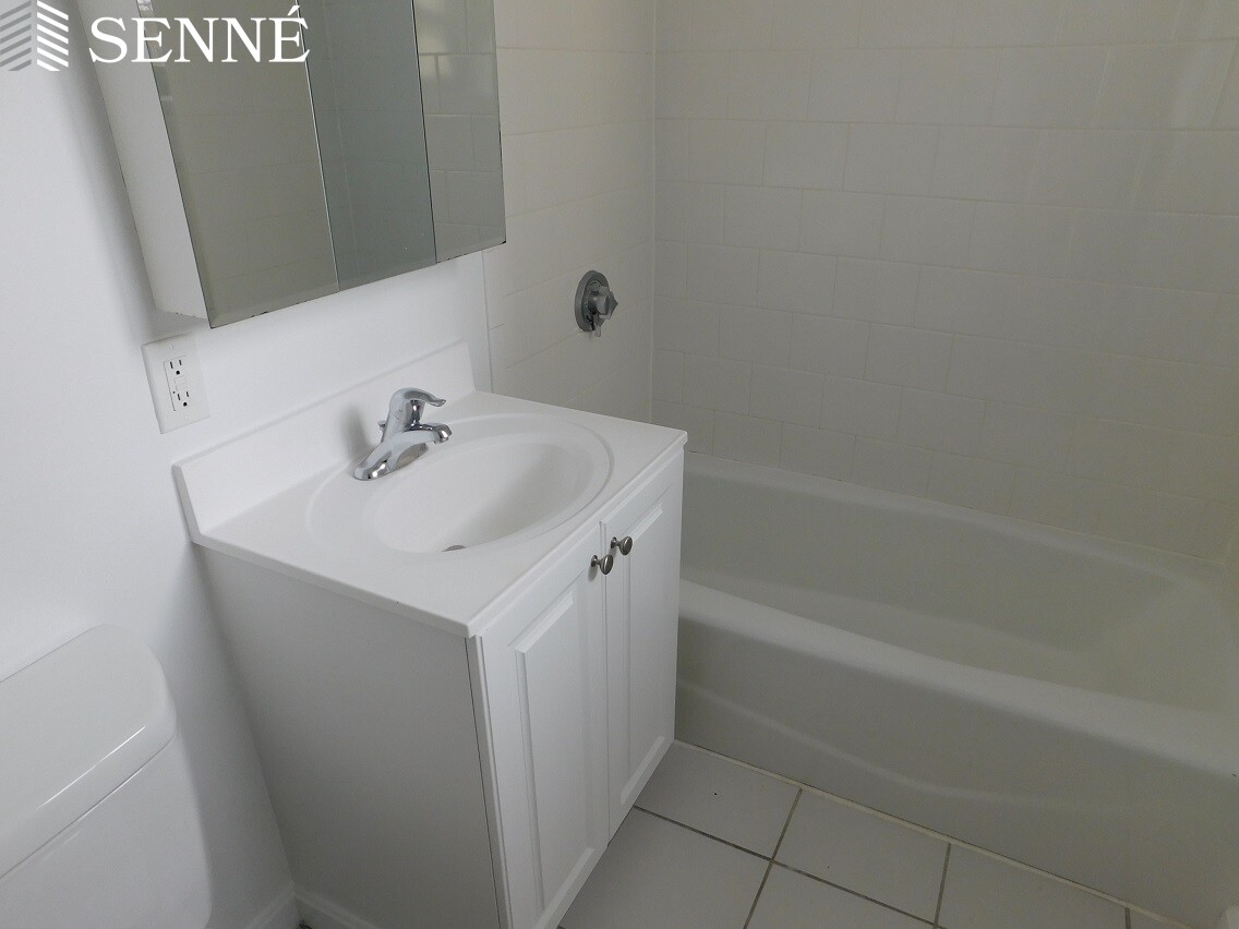 60 Brattle St, Harvard Square