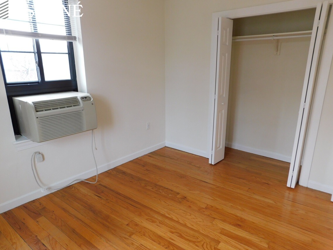 60 Brattle St, Harvard Square