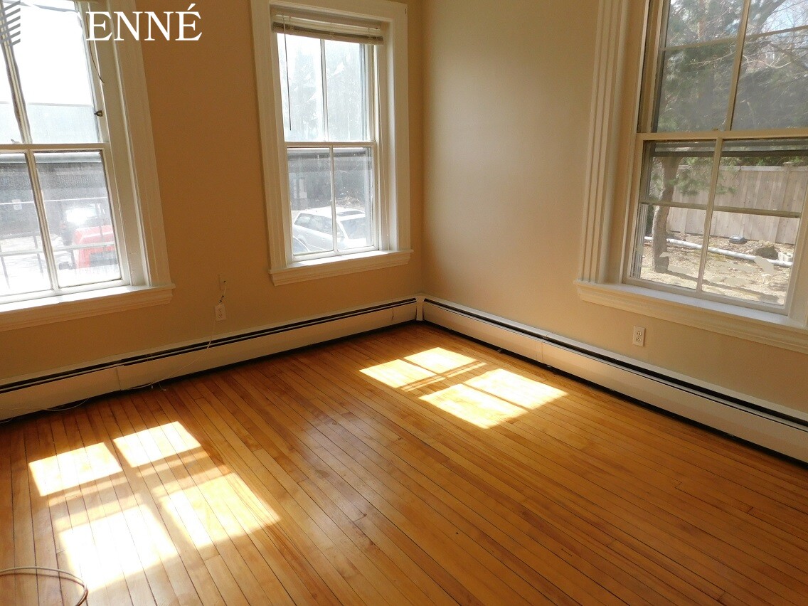1 bed, 1 bath apartment for rent at 6 Arlington St Unit 11, Neighborhood Nine — photo 2 of 7