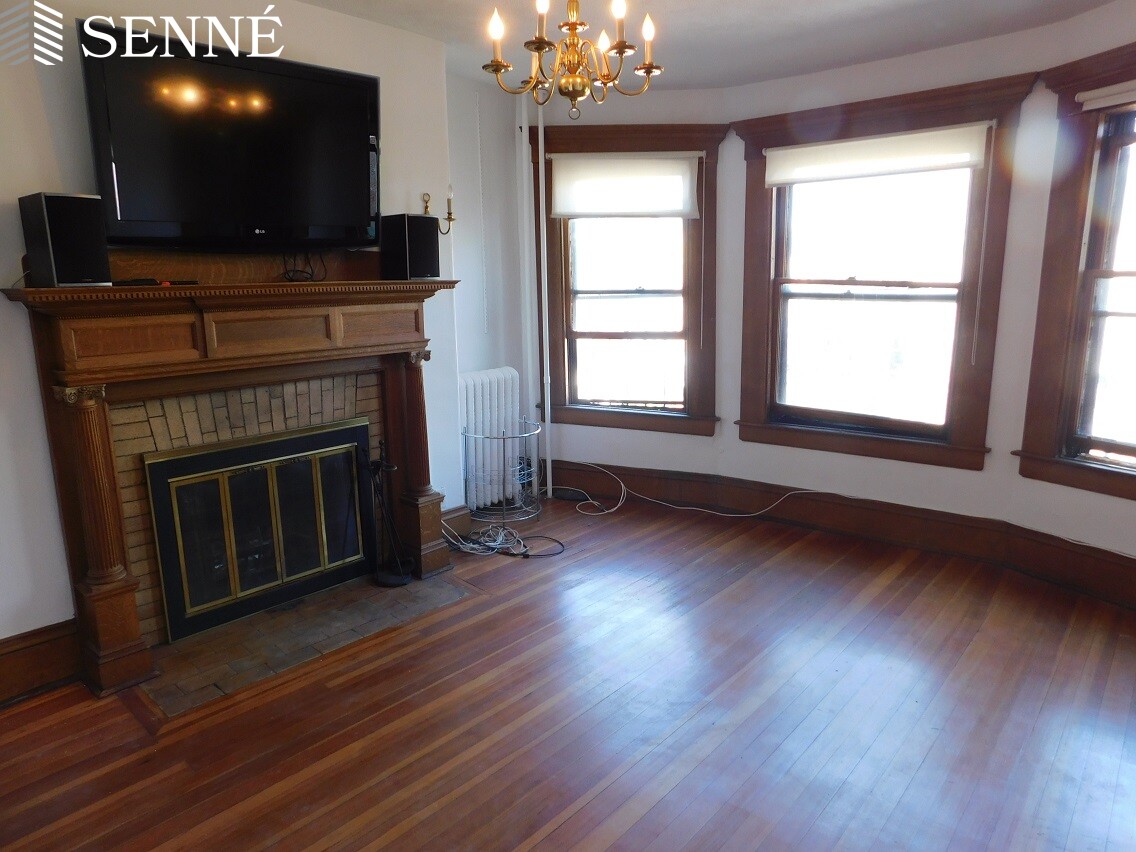 1137 Massachusetts Ave, Harvard Square