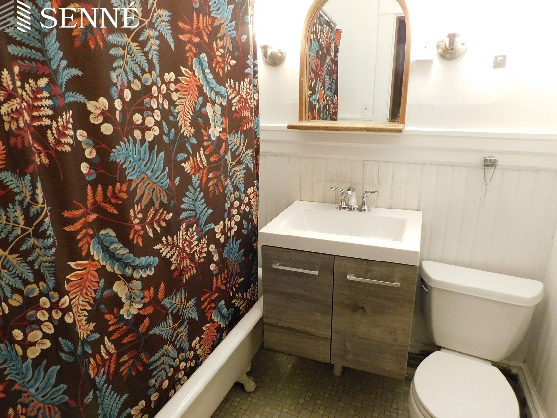 1137 Massachusetts Ave, Harvard Square