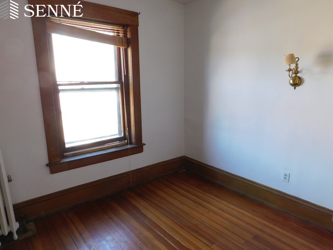 1137 Massachusetts Ave, Harvard Square