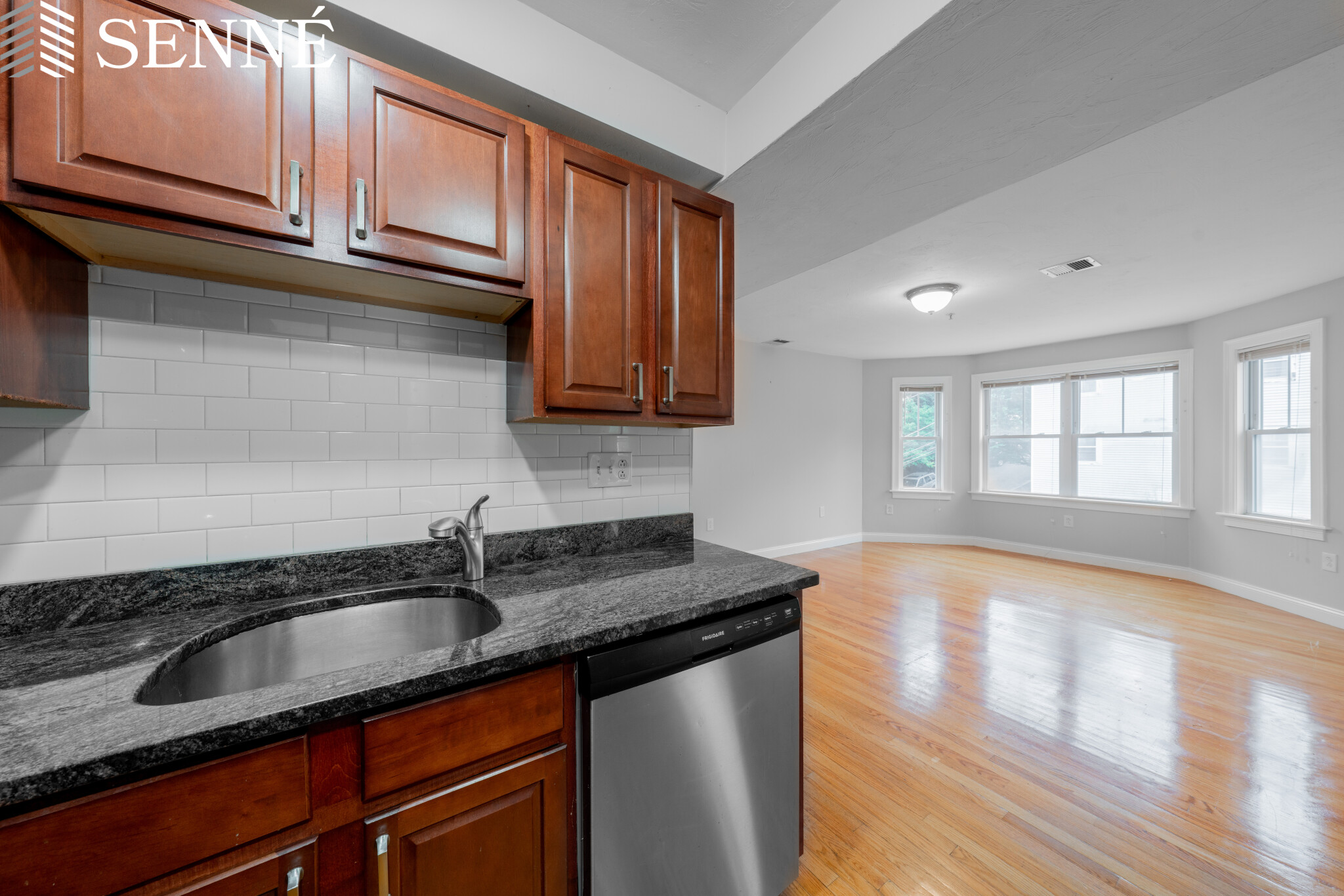 16 Notre Dame St, Roxbury