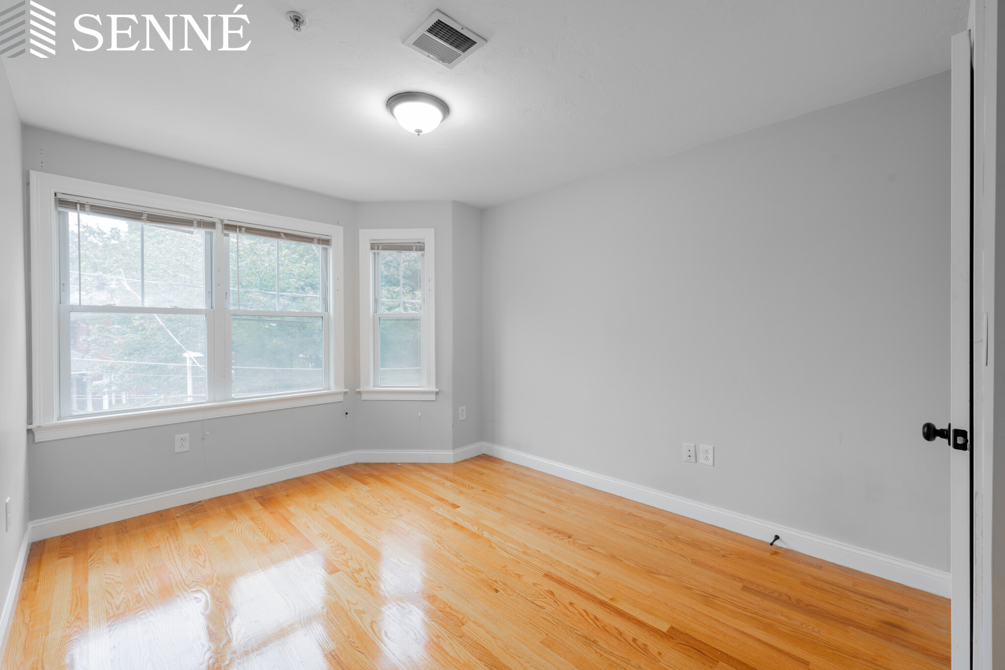 16 Notre Dame St, Roxbury