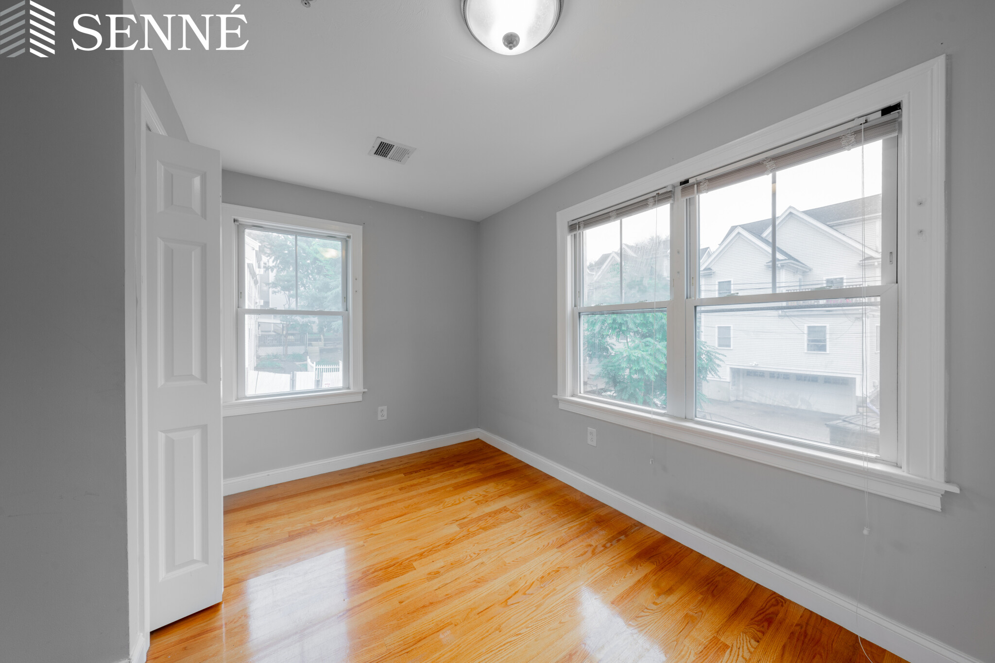 16 Notre Dame St, Roxbury