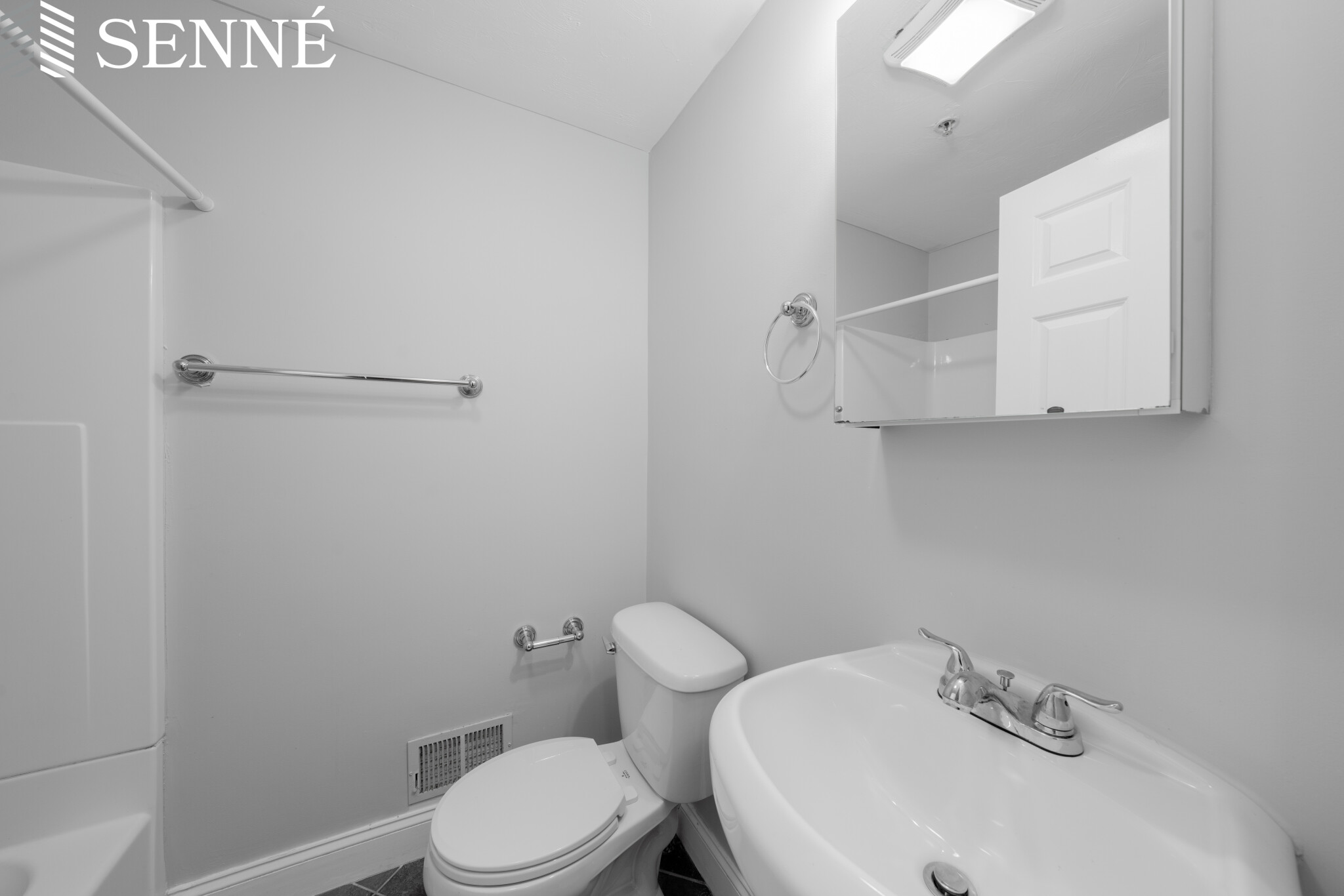 16 Notre Dame St, Roxbury