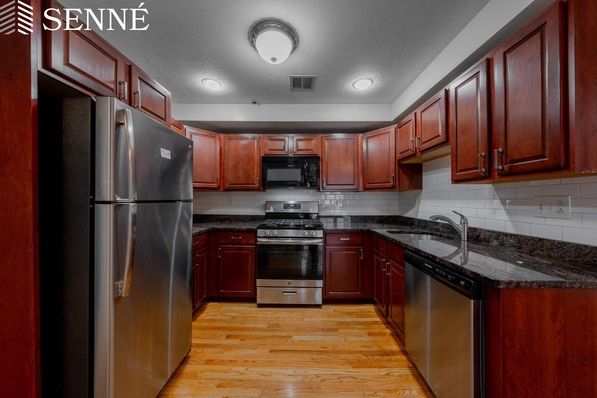 16 Notre Dame St, Roxbury