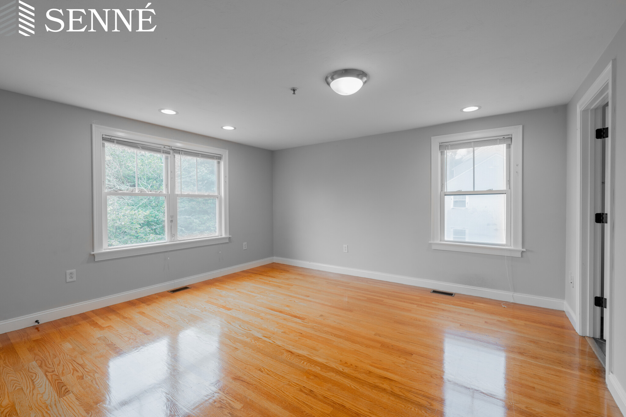 16 Notre Dame St, Roxbury