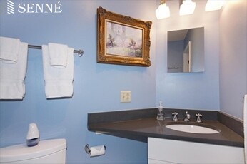 21 Greystone Ct, Burlington