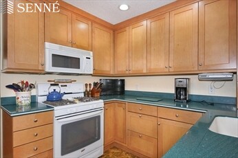 21 Greystone Ct, Burlington