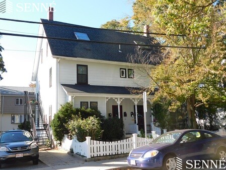 70 Cushing St, Strawberry Hill