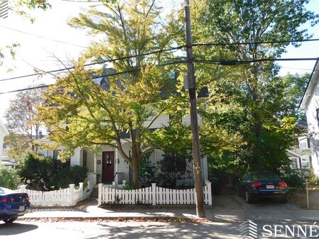 70 Cushing St, Strawberry Hill