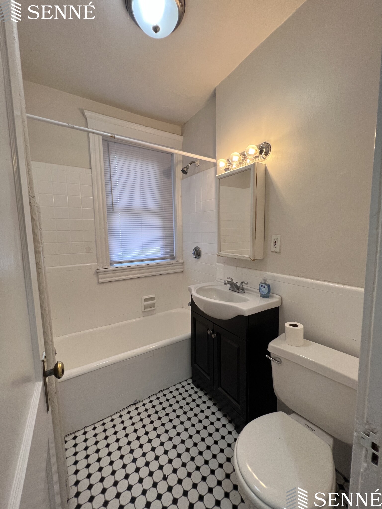 28 Langdon St, Neighborhood Nine