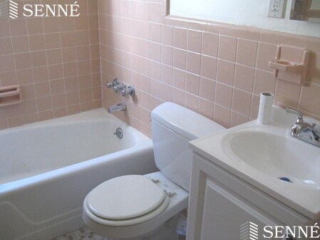 898 Massachusetts Ave, Riverside