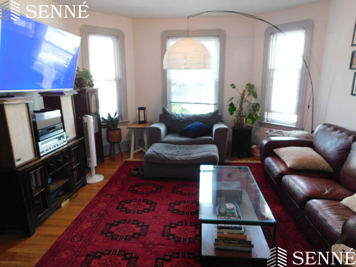 21 Windom St, Davis Square