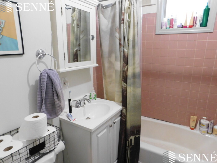 21 Windom St, Davis Square