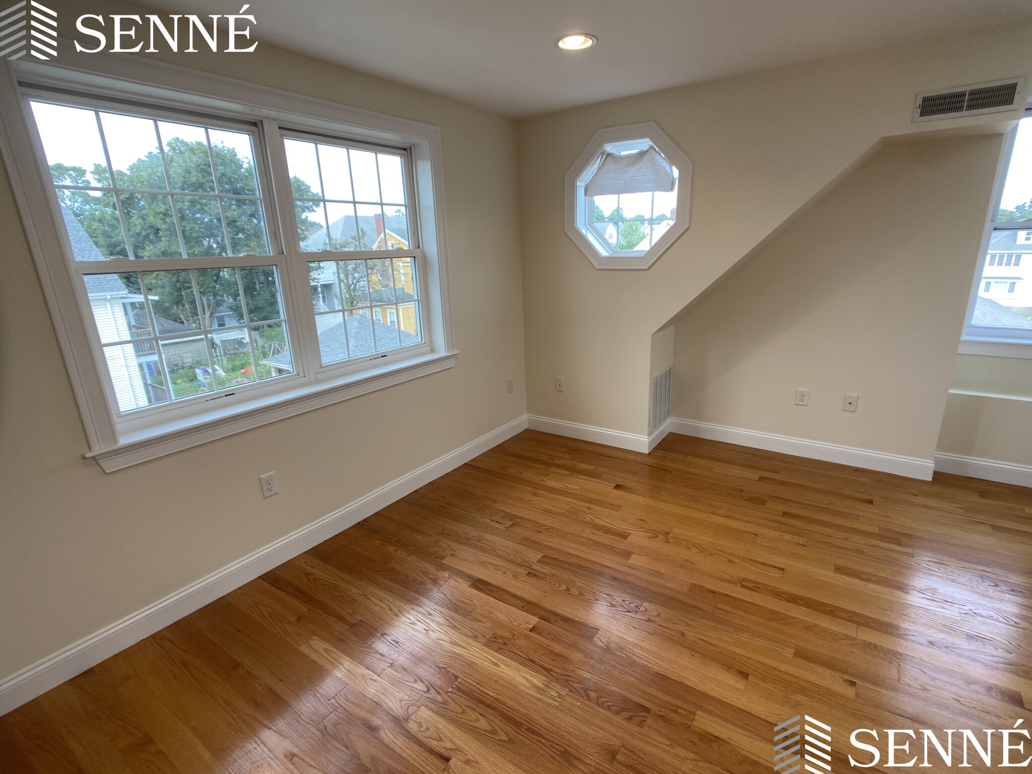 9 Winthrop Ct, Medford