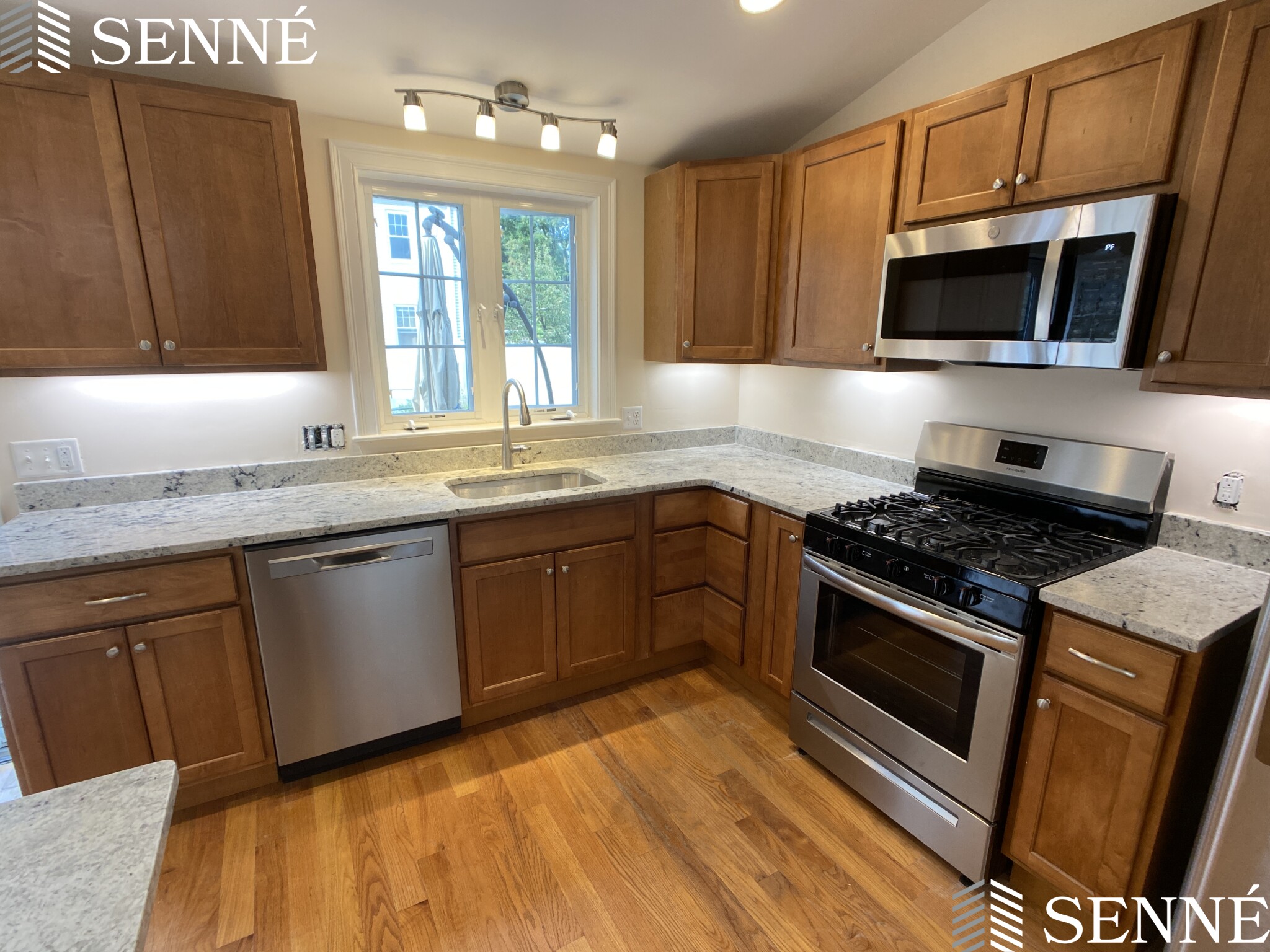 9 Winthrop Ct, Medford