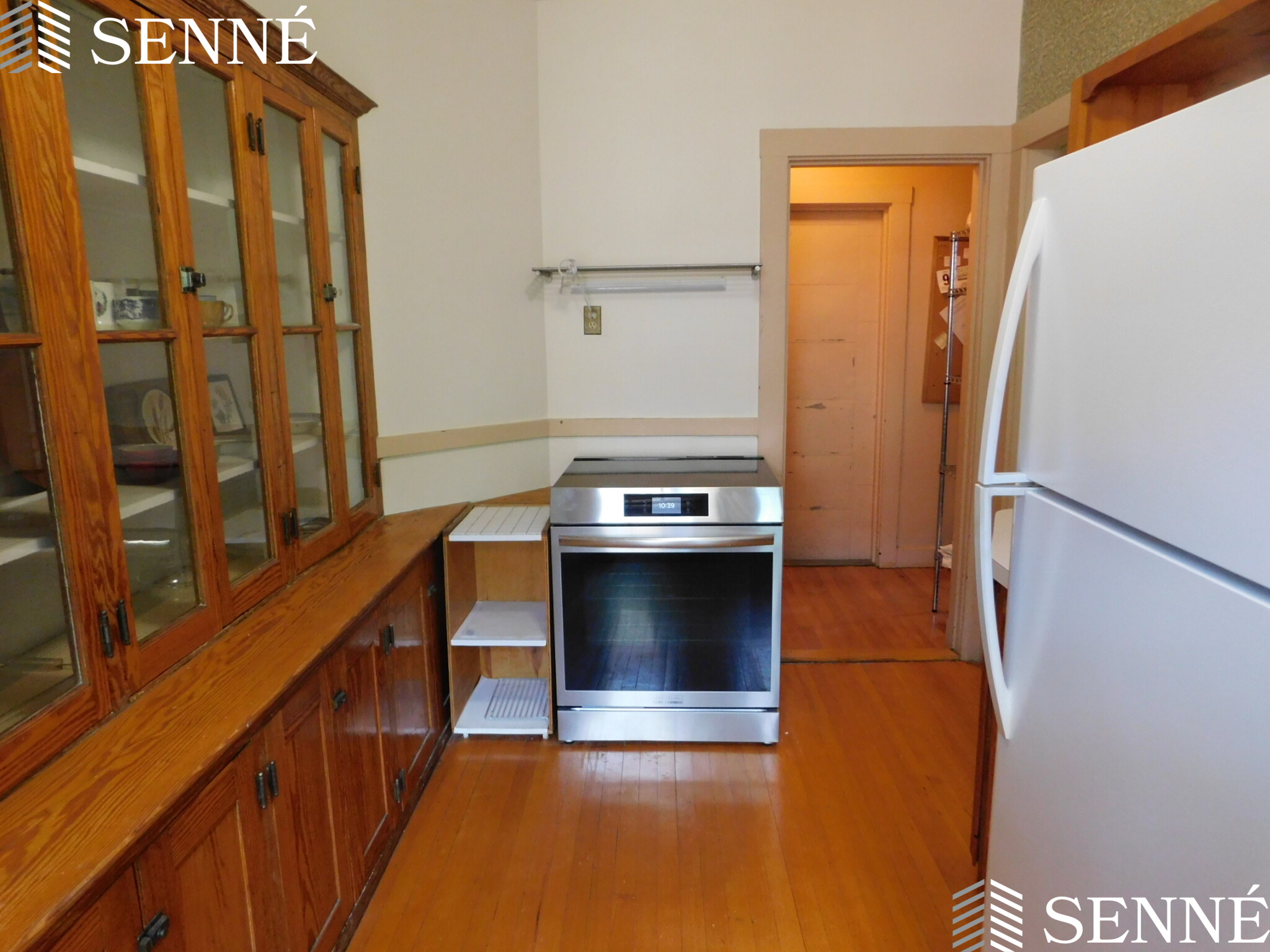 27 Linnaean St, Neighborhood Nine