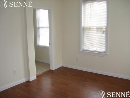 Studio bed, 1 bath apartment for rent at 19 Garfield St Unit 6, Baldwin — photo 2 of 4