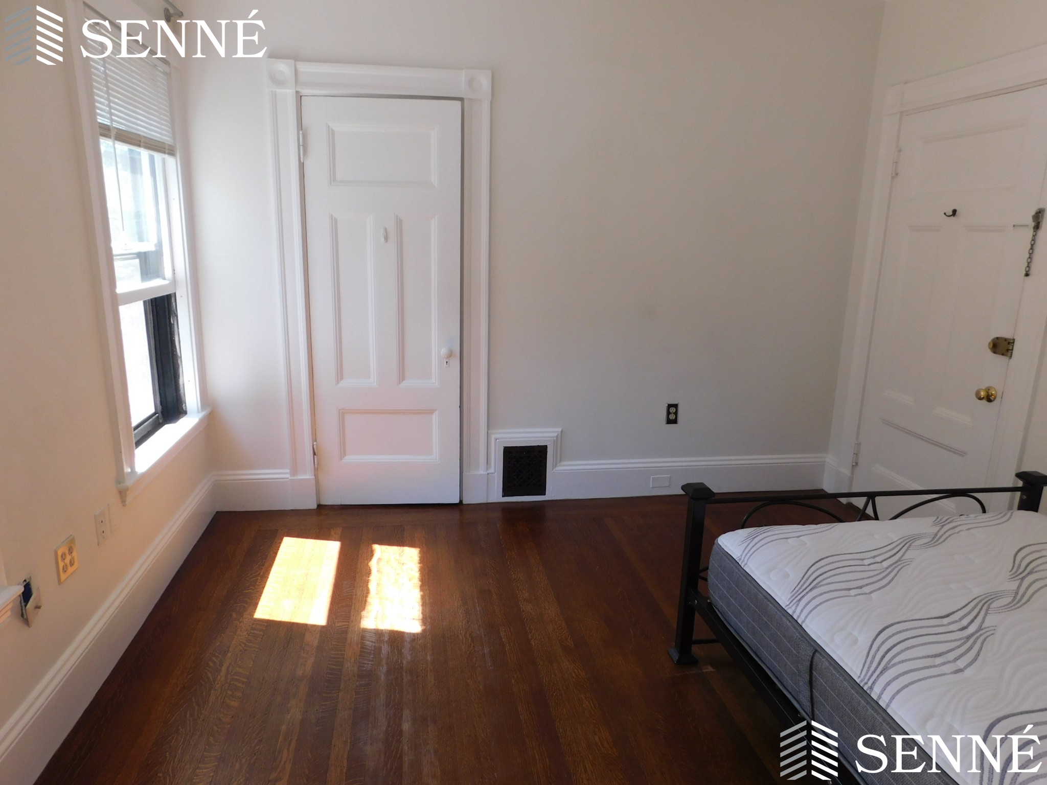 Studio bed, 1 bath apartment for rent at 49 Garfield St Unit 4, Baldwin — photo 2 of 6