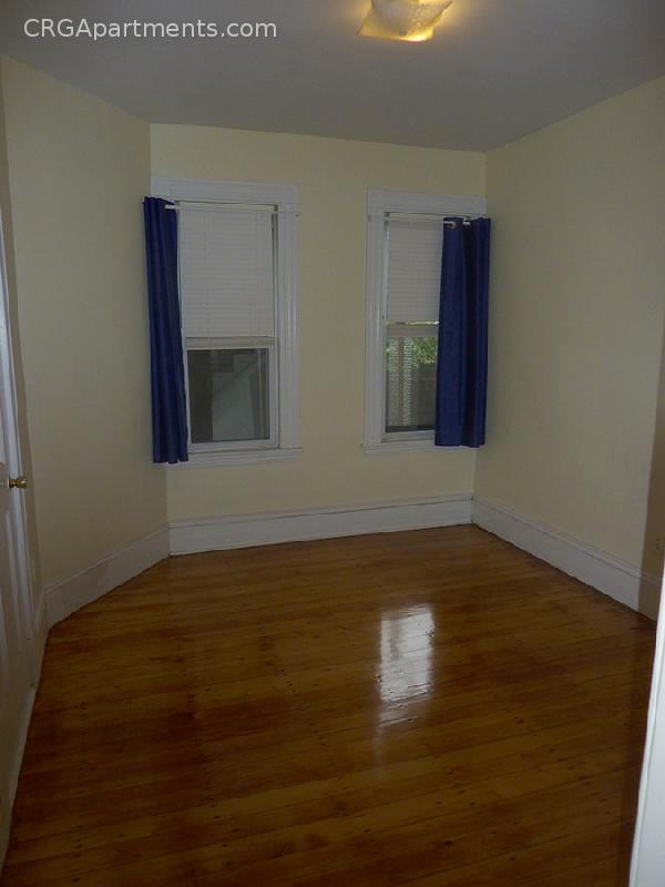 8 Douglas St, Central Square