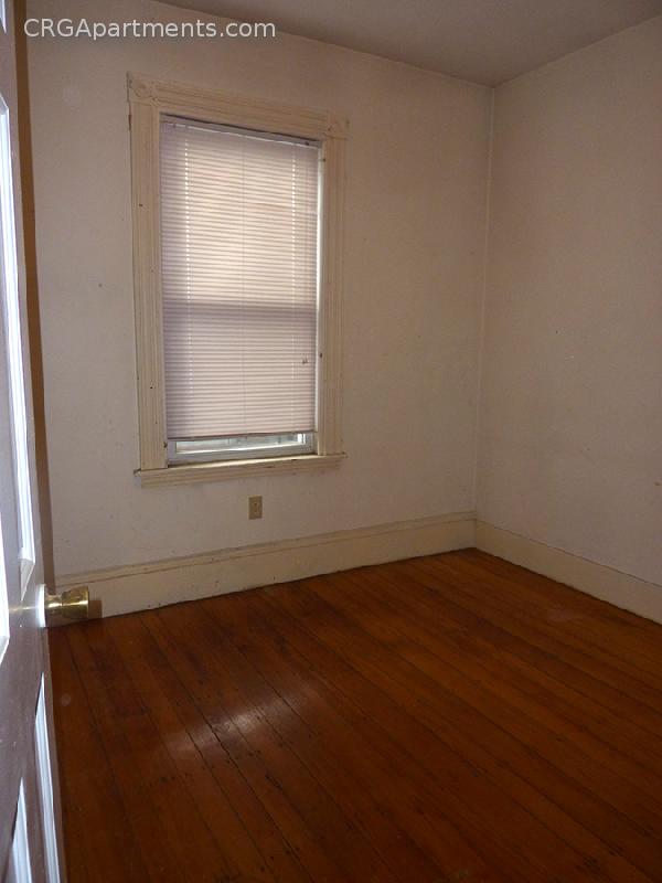 8 Douglas St, Central Square