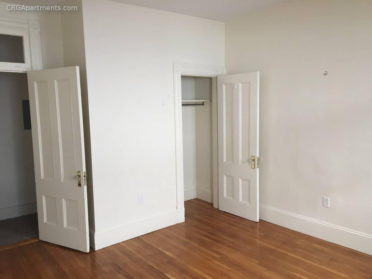 1039 Massachusetts Ave, Harvard Square