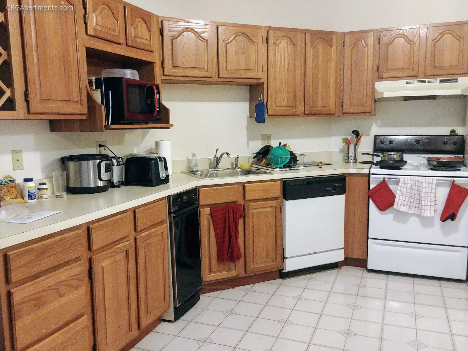 154 Cedar St, Powder House Square