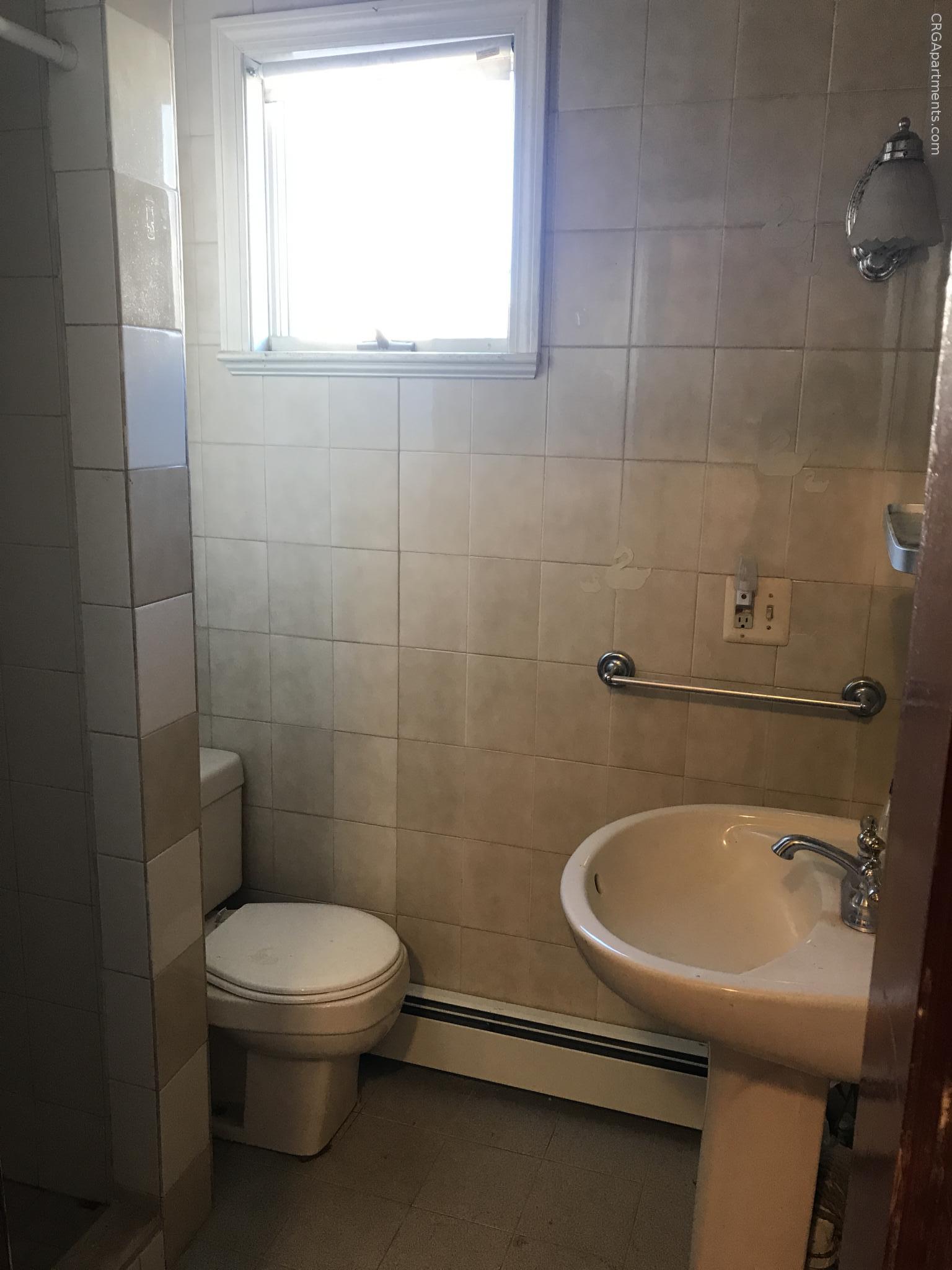 569 Main St, South Medford