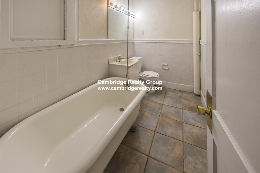 518 Cambridge St, Allston