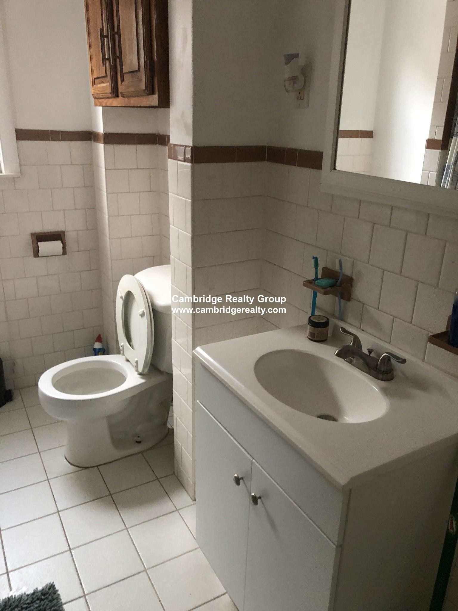 3 bed, 1 bath apartment for rent at 33 Jefferson St Unit 2, Inman Square — photo 4 of 13