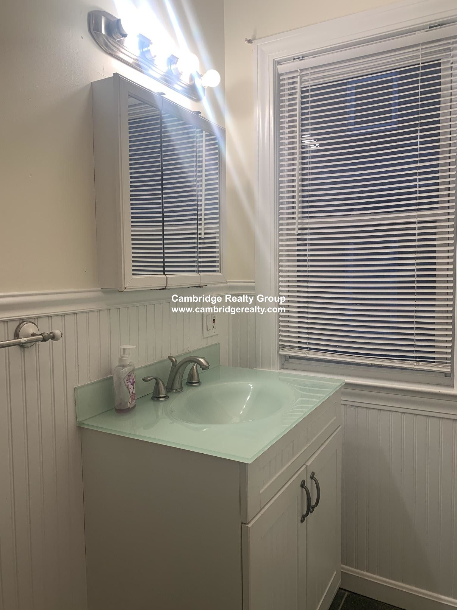 68 Kenmere Rd, Medford