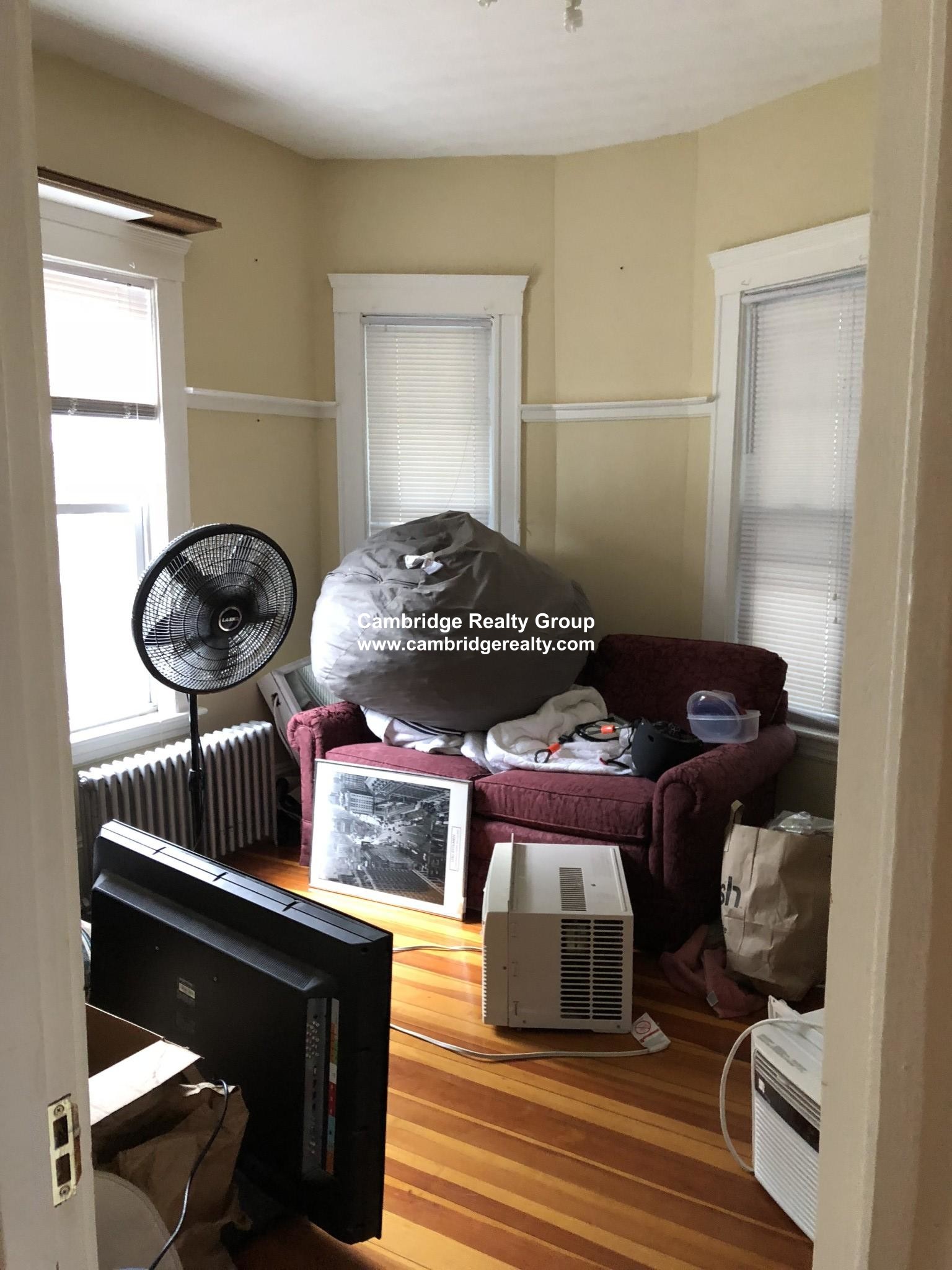 66 Simpson Ave, Tufts