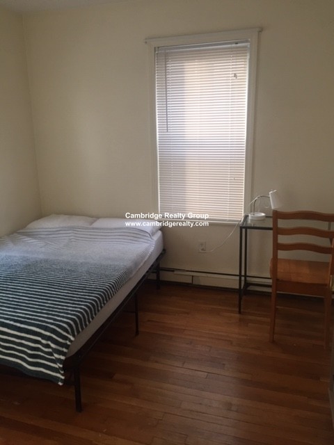4 bed, 2 bath apartment for rent at 315 Elm St Unit 2, Inman Square — photo 9 of 27
