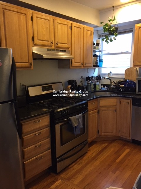4 bed, 2 bath apartment for rent at 315 Elm St Unit 2, Inman Square — photo 2 of 27