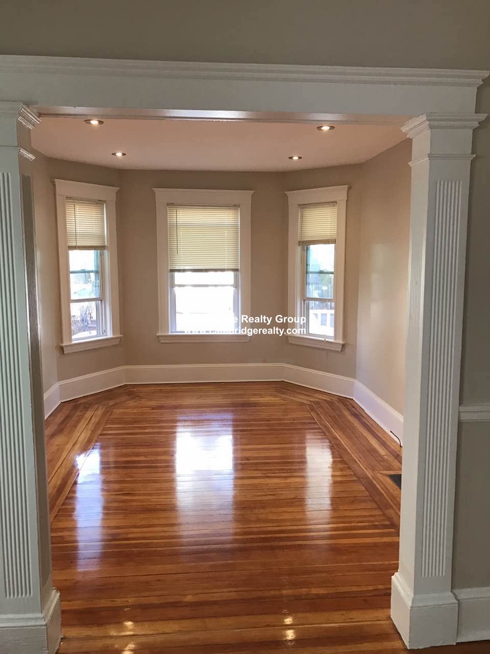 10 Hall St, Davis Square