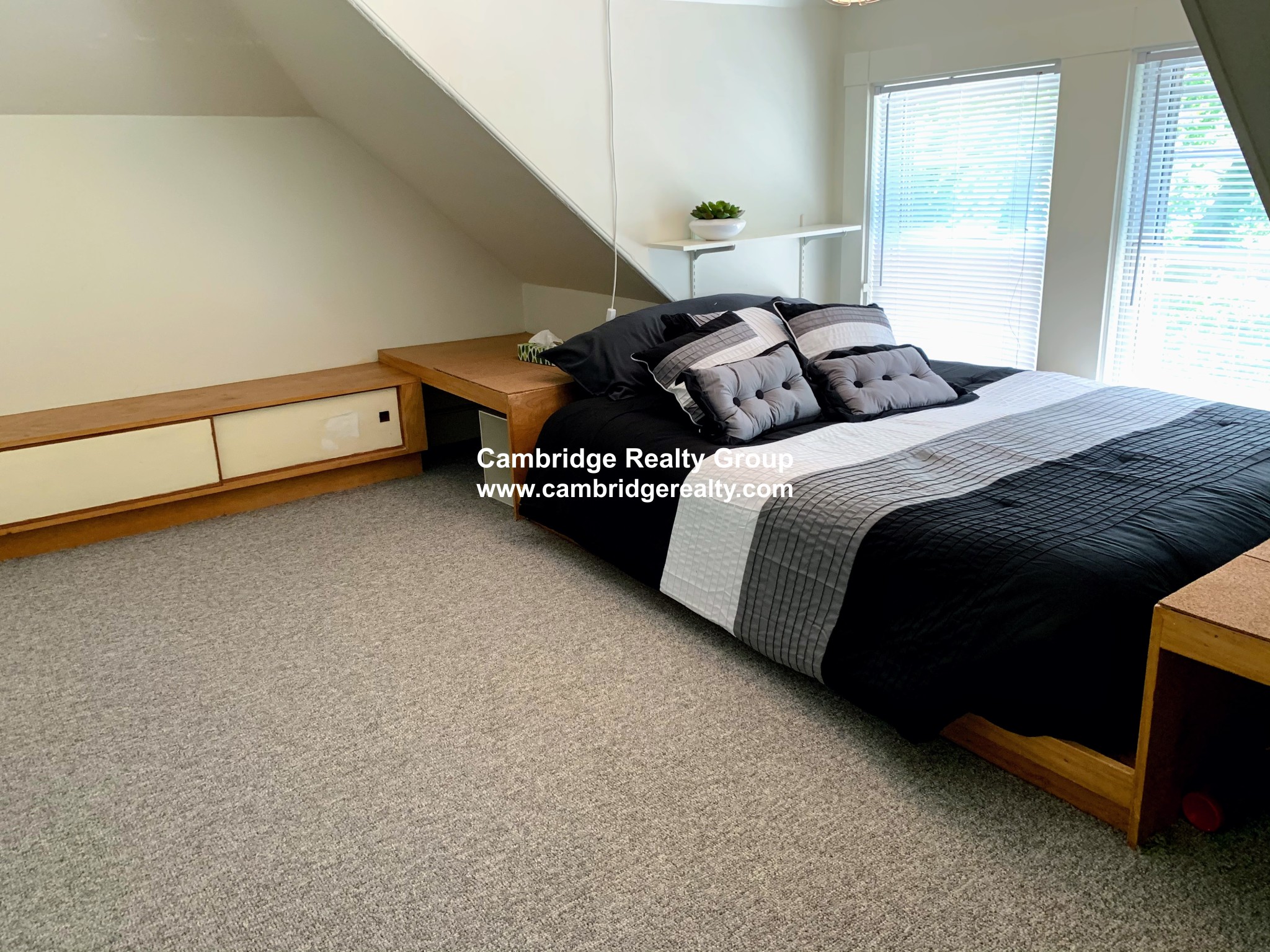 13 Huron Ave, Neighborhood Nine