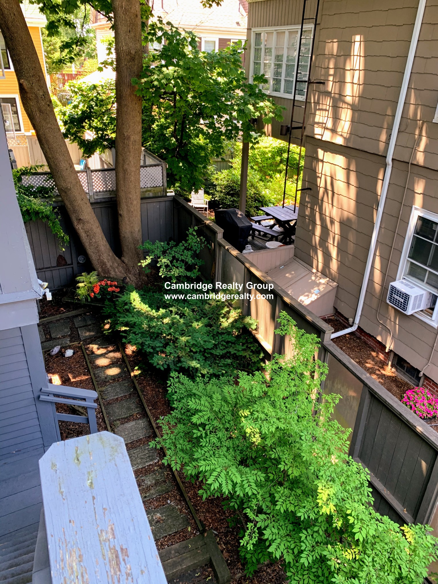 13 Huron Ave, Neighborhood Nine