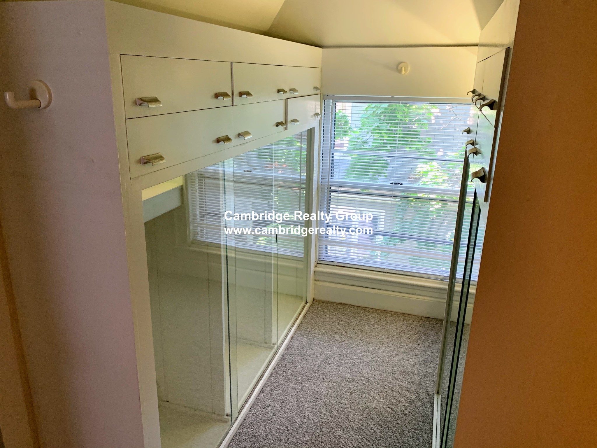 13 Huron Ave, Neighborhood Nine