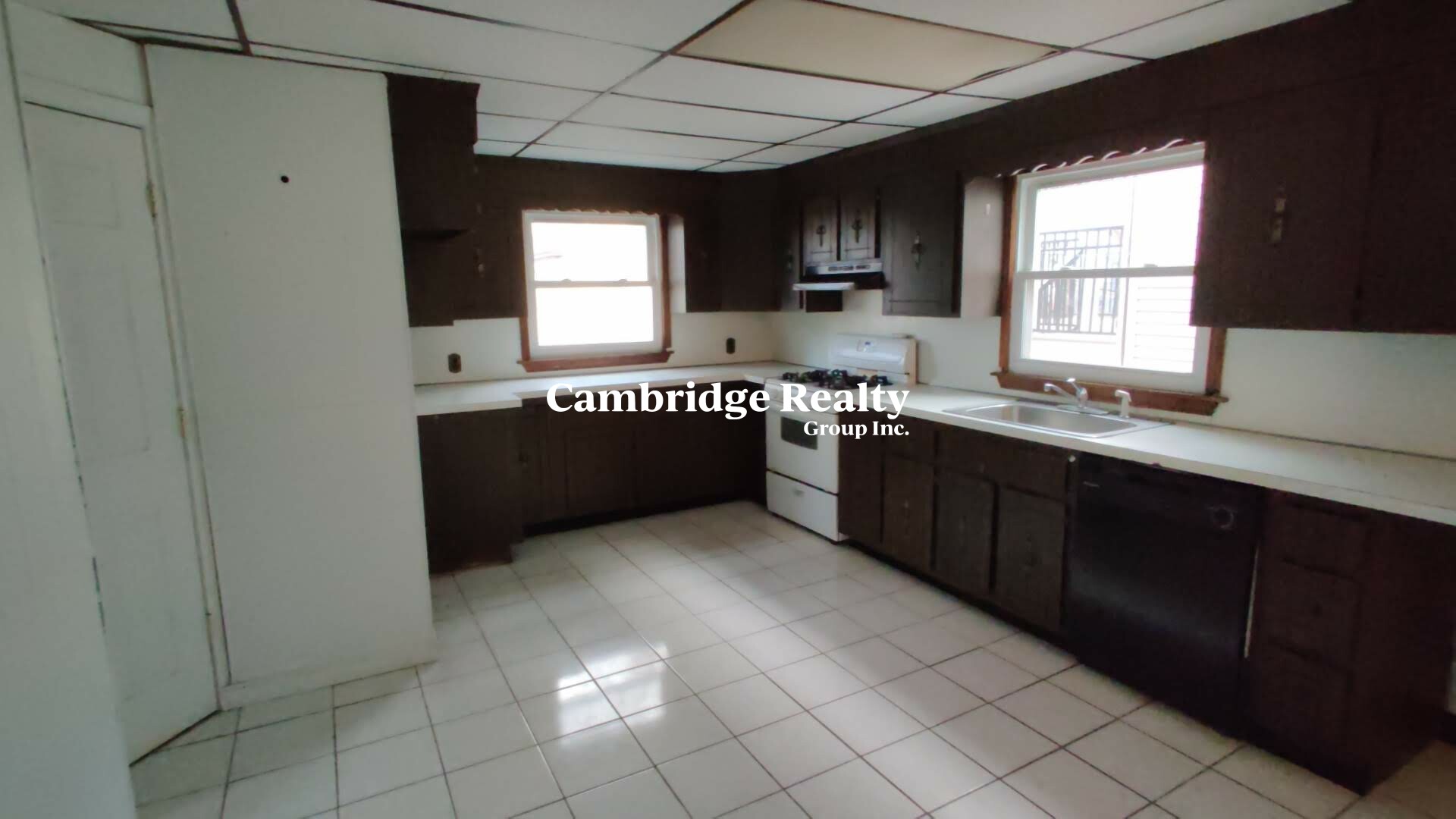 5 bed, 2 bath apartment for rent at 115 Porter St Unit 2, Powder House Square — photo 6 of 22