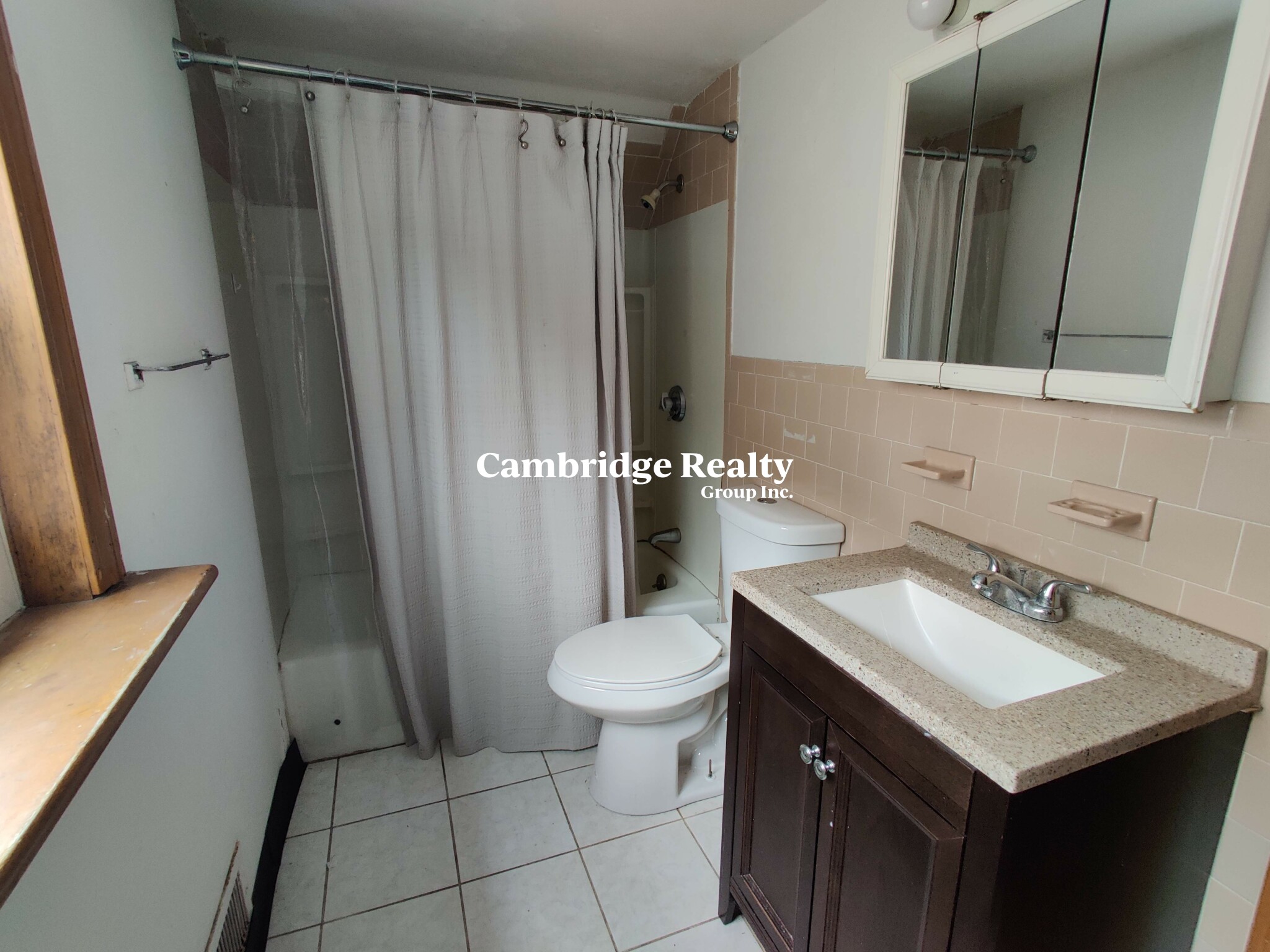 5 bed, 2 bath apartment for rent at 115 Porter St Unit 2, Powder House Square — photo 11 of 22