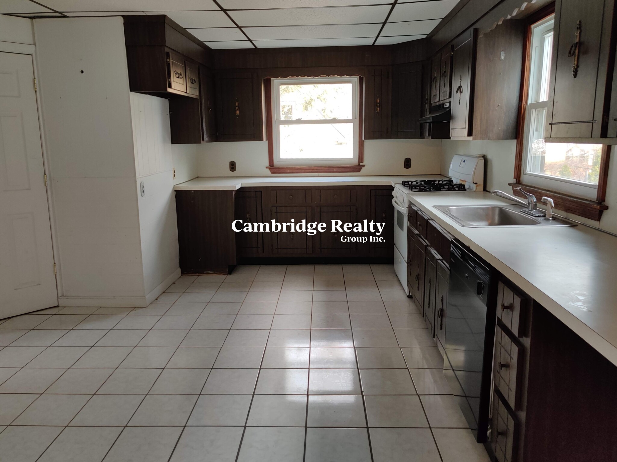 5 bed, 2 bath apartment for rent at 115 Porter St Unit 2, Powder House Square — photo 5 of 22