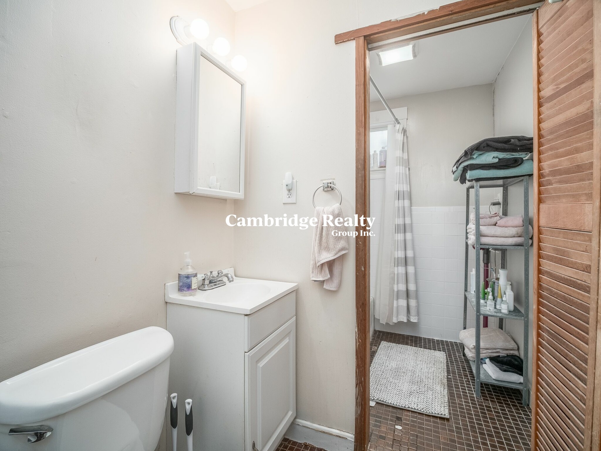 318 Beacon St, Ward Two