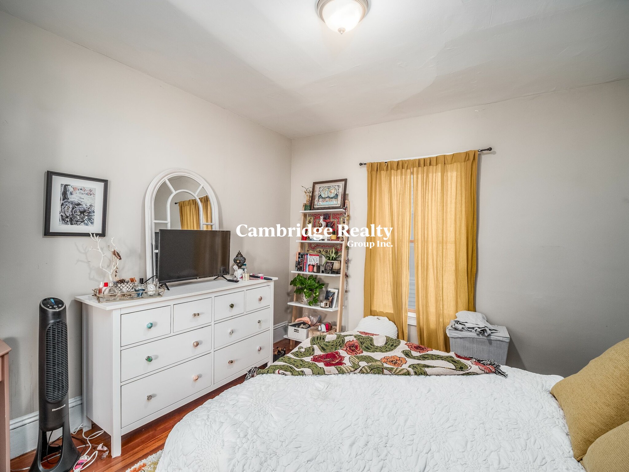 318 Beacon St, Ward Two