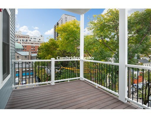 22 Magazine St, Cambridgeport