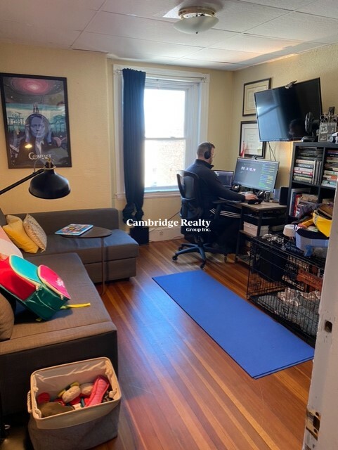 493 Broadway, East Somerville