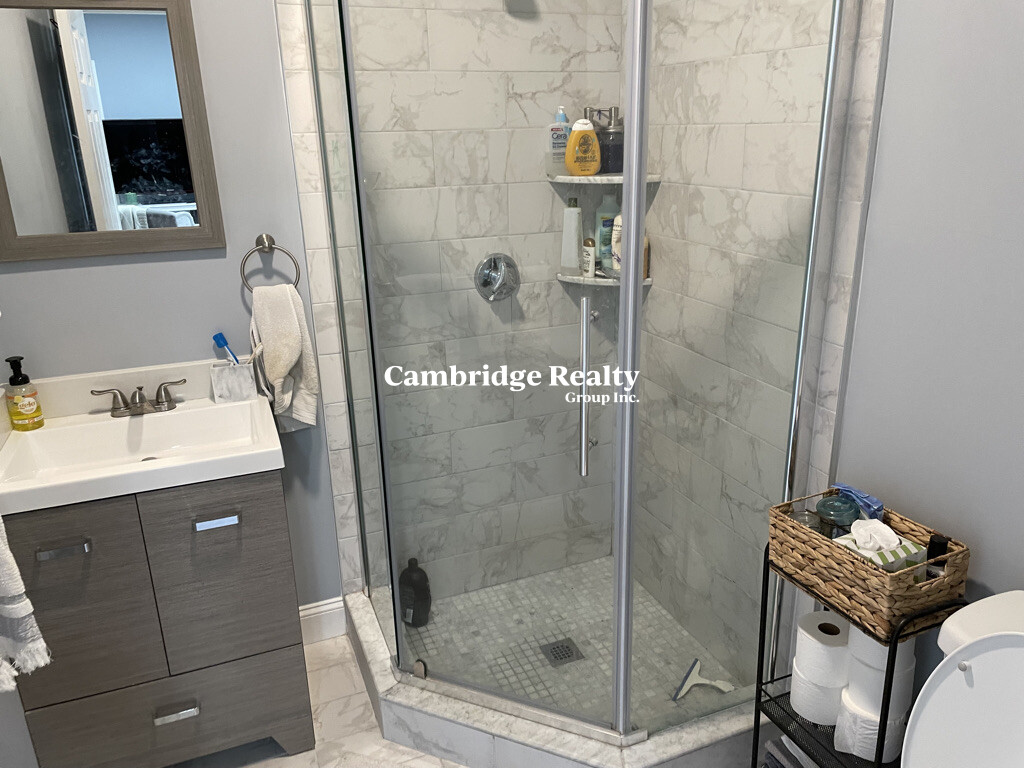 4 bed, 2 bath apartment for rent at 25 Gore St Unit 3, East Cambridge — photo 8 of 9